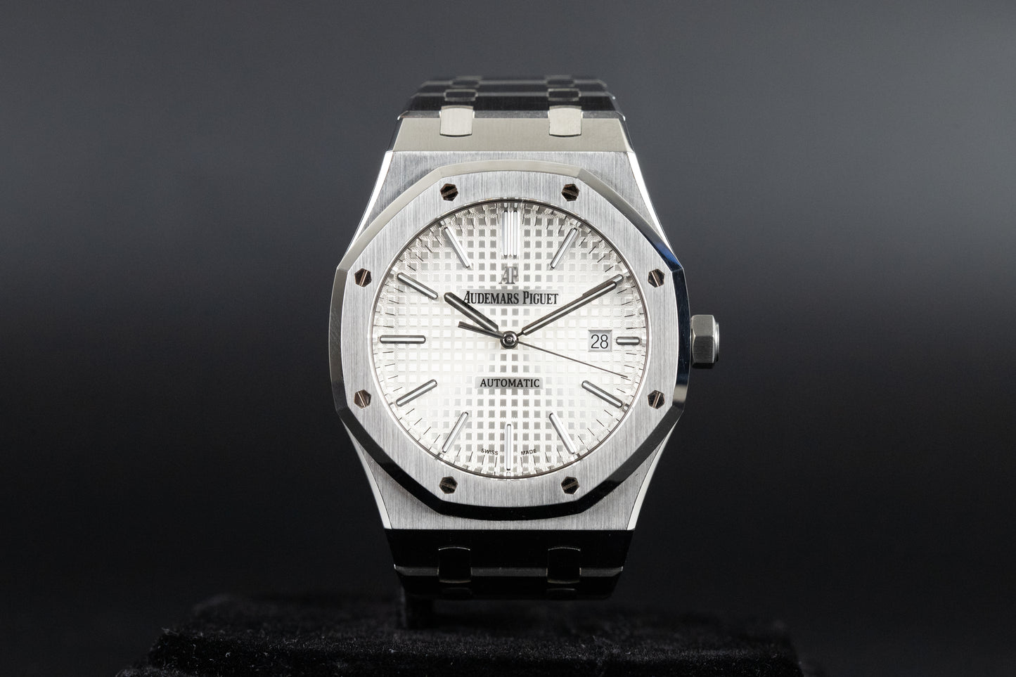 Audemars Piguet 15400ST Royal Oak White Dial
