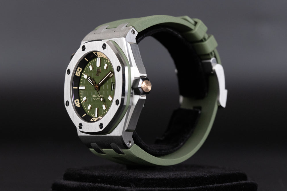 Audemars Piguet<br>15720ST Royal Oak Offshore Diver Green Dial