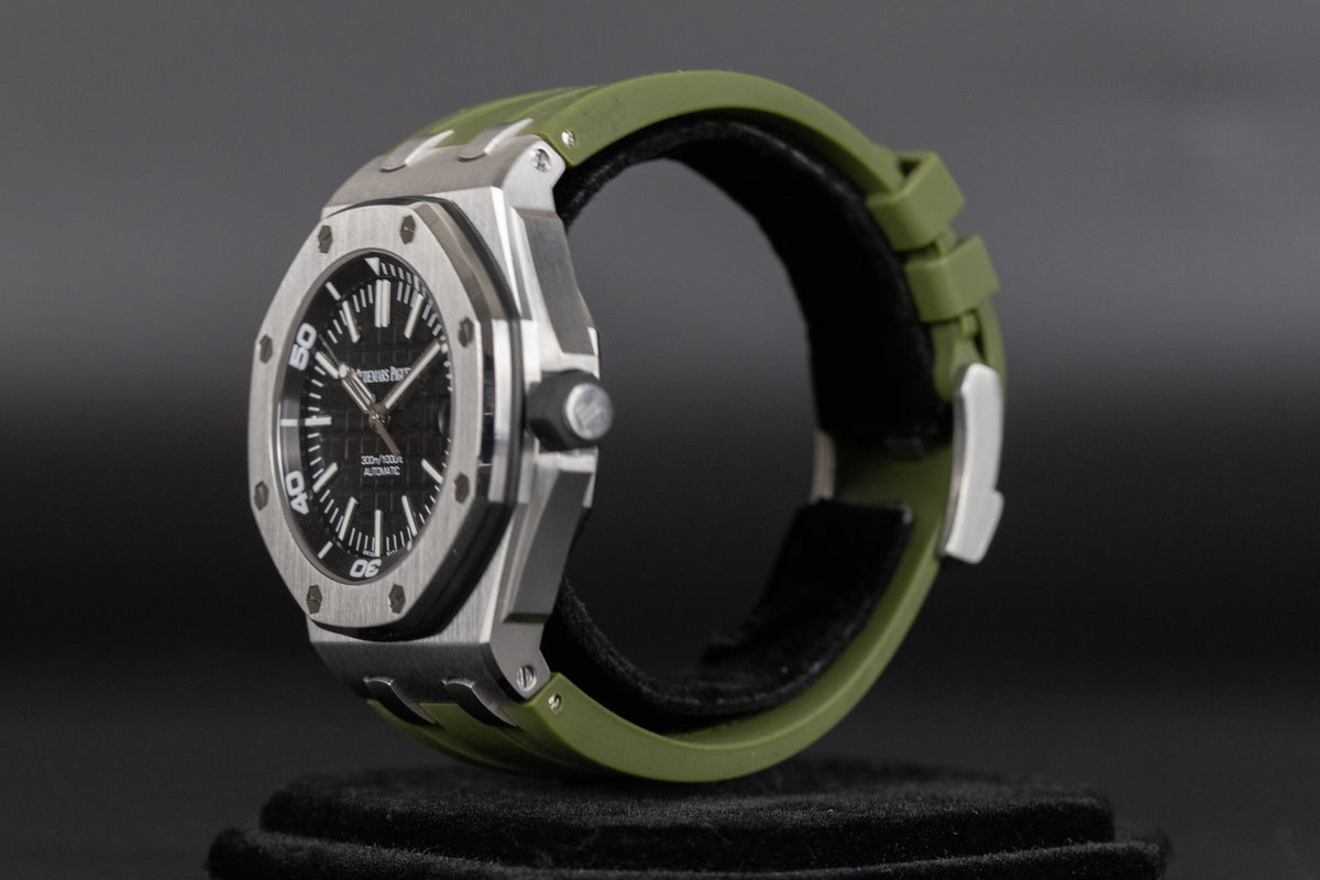 Audemars Piguet<br>15710ST Royal Oak Offshore Diver Black Dial