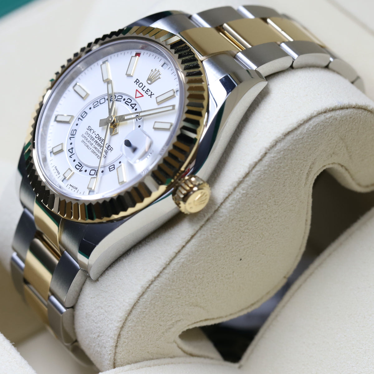 Rolex<br>326933 Sky-Dweller SS/18k White Dial