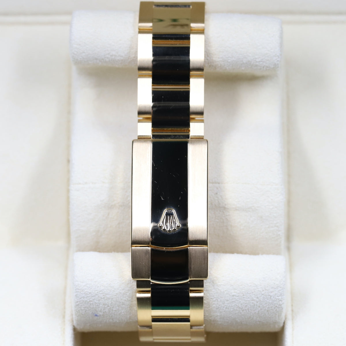 Rolex<br>326938 Sky-Dweller Champagne Arabic Numeral Dial