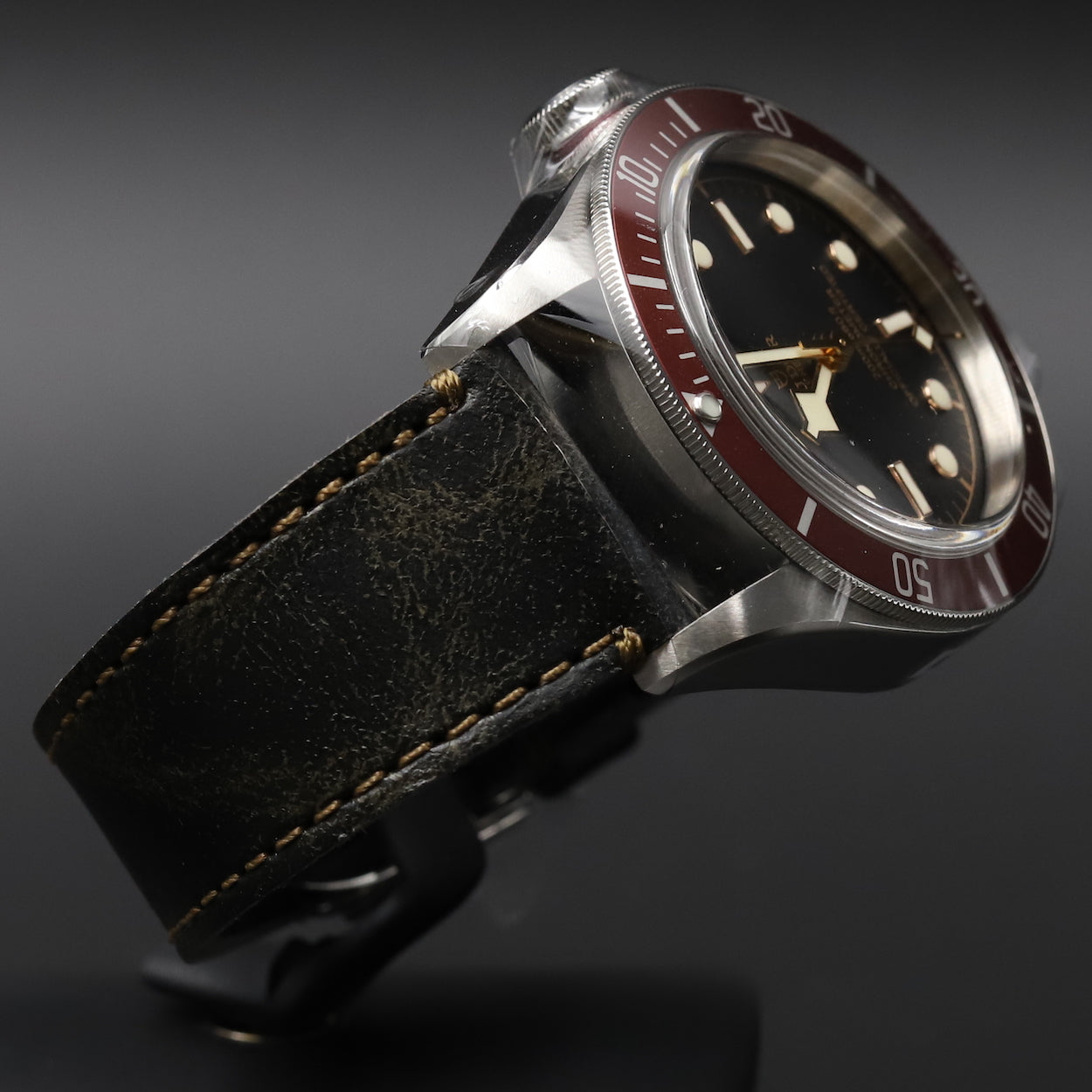 Tudor<br>79230R Black Bay Red Shield