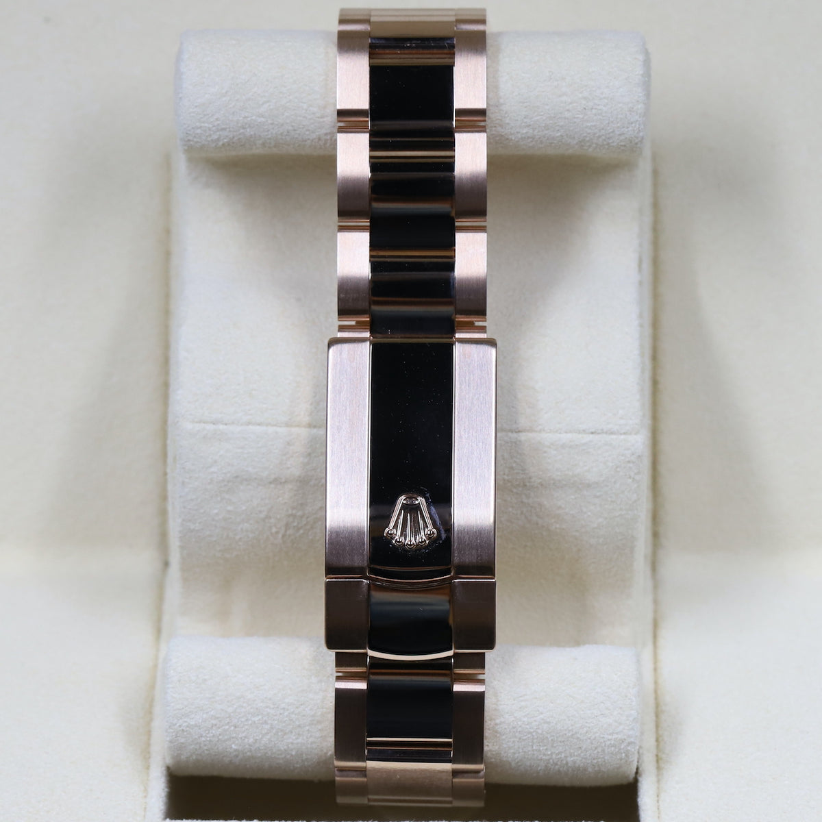 Rolex<br>326935 Sky-Dweller White Dial