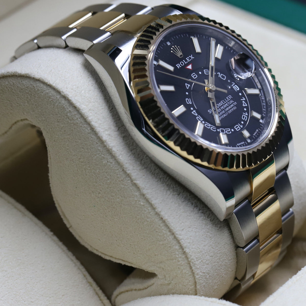 Rolex<br>326933 Sky-Dweller SS/18k Black Dial