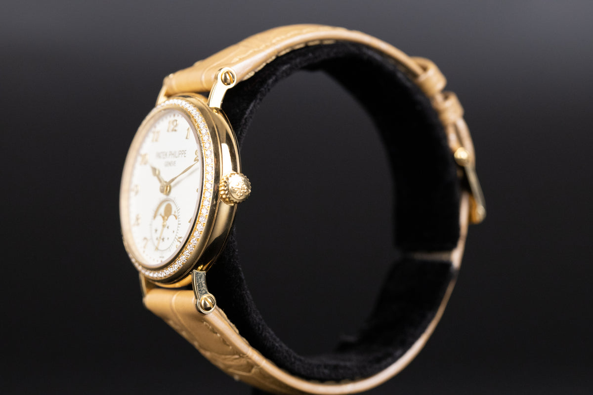 Patek Philippe 7121J Calatrava Moonphase Complications